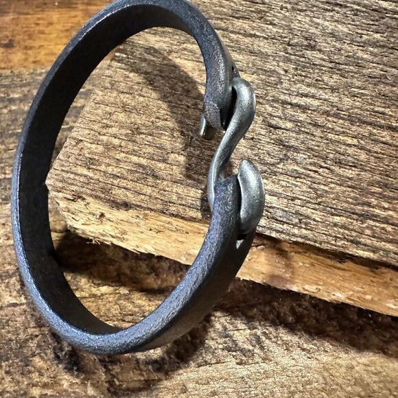Handcrafted Boho Hippie Black Genuine Leather Cowhide S Hook Bracelet, Gift Box - Picture 1 of 8